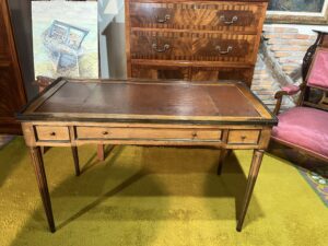 Mesa escritorio de nogal