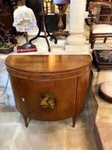 Consola de nogal pintada