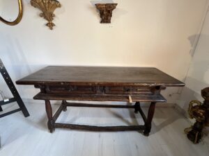 Mesa de nogal S. XVI.