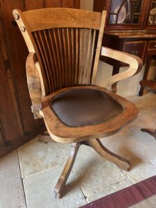 Sillón giratorío roble